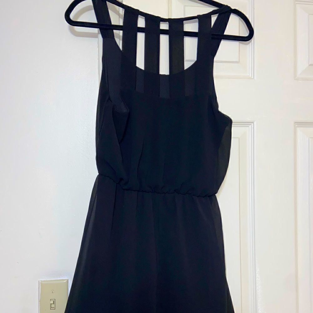 Sleeveless fitted midi dress 